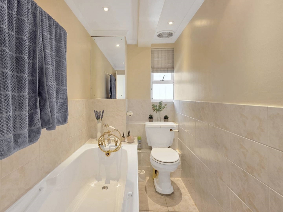 2 Bedroom Property for Sale in Sea Point Western Cape